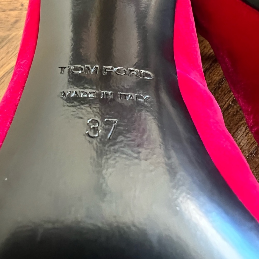 Tom Ford Fuchsia Pink Velvet Padlock Ankle Strap Pumps Gold Spike Heel 37 New - Picture 6 of 6